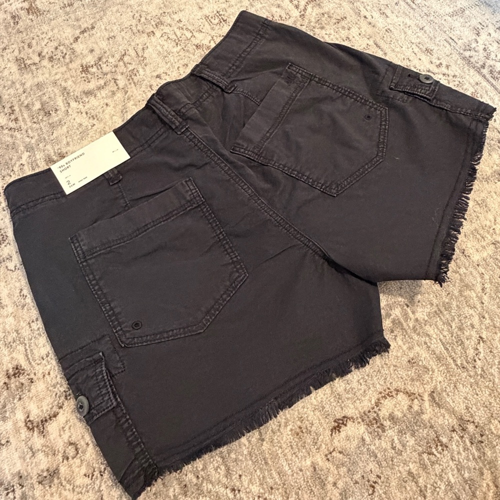 American Eagle NWT Women’s Navy Frayed Cargo Shorts.